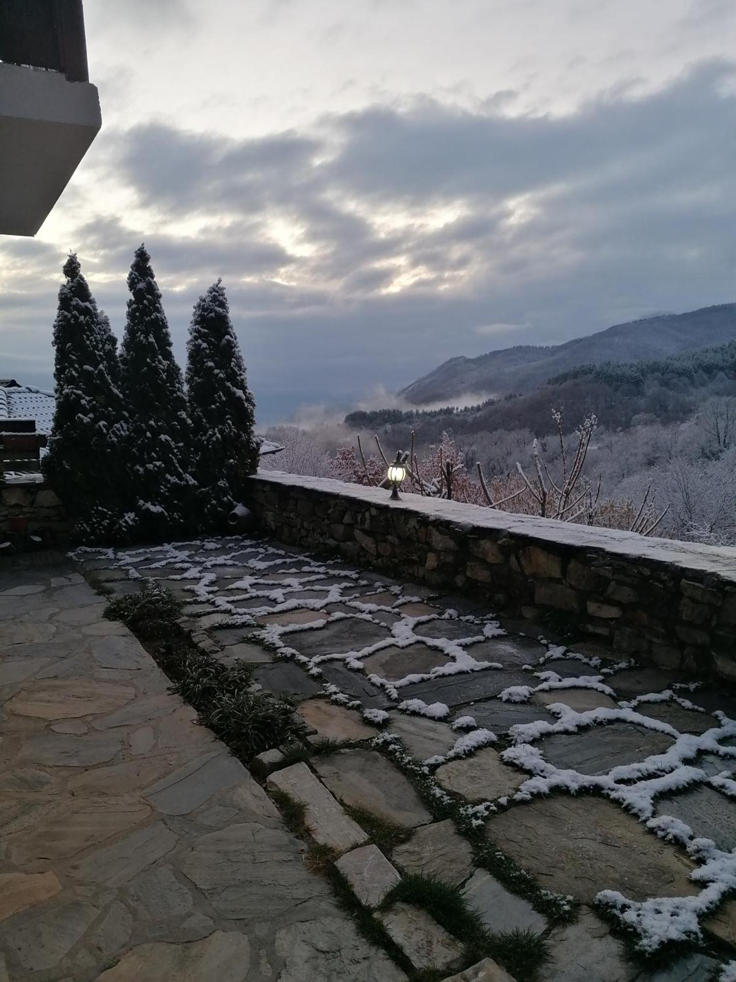 Yancheva Guest House Delchevo エクステリア 写真